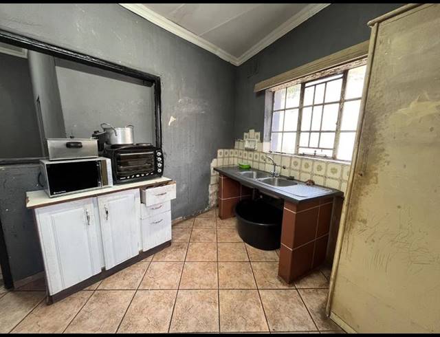 10 BEDROOM HOUSE FOR SALE IN KENSINGTON